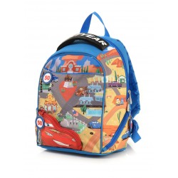 En ryggsäck från Disney med tema från Blixten McQueen , som passar bra till både semester och skola.
